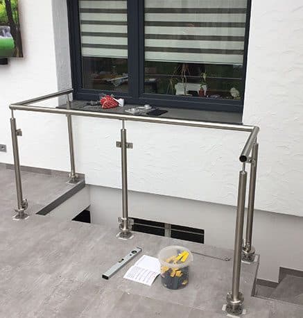 Montering rustfrit glasgelænder