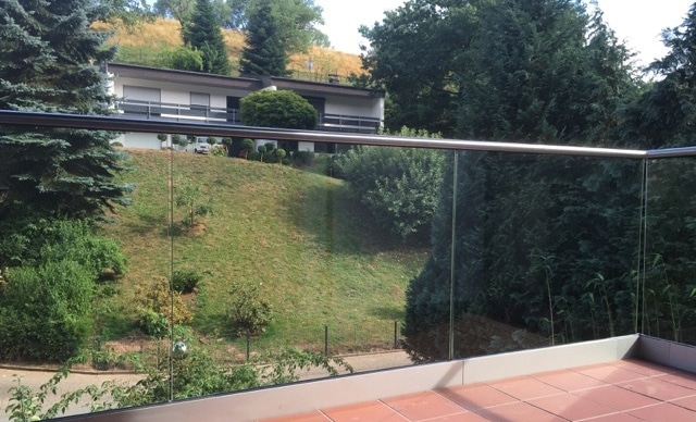 Gelænder og glasgelænder i aluminium, rustfrit & bare glas ...